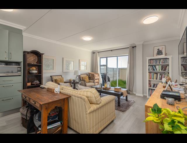 2 BEDROOM TOWNHOUSE SOLD IN SUNNINGDALE